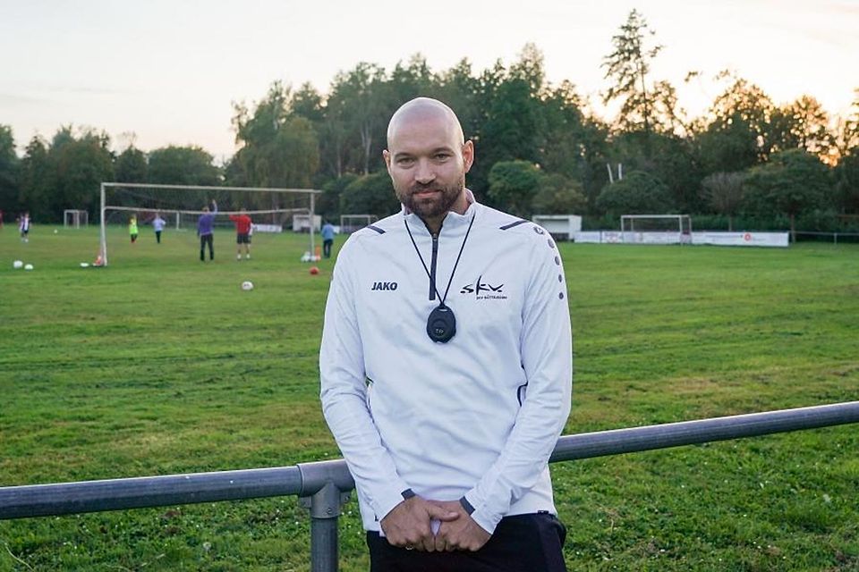 Gruppenligist VfB Ginsheim stellt früh die Weichen für die Zukunft und hat mit Trainer Jonas Schuster und seinem Team verlängert. (Archivfoto) Foto: Marc Schüler Gruppenligist VfB Ginsheim stellt früh die Weichen für die Zukunft und hat mit Trainer Jonas Schuster und seinem Team verlängert. (Archivfoto) Foto: Marc Schüler