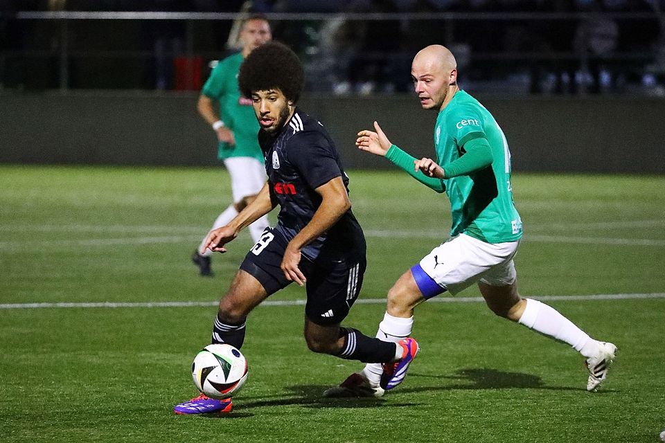Marcel Onwudiwe (links) und Fortuna Regensburg stellen sich dem Tabellendritten aus Ingolstadt gegenüber.