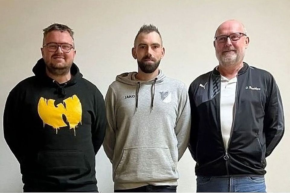Von links: Teammanager Max Gebert, Spielertrainer Tobias Graßler und Spartenleiter Otto Bernklau.