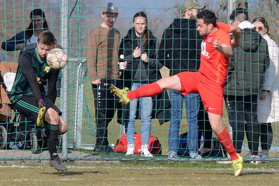 Auf alte Bekannte trifft Eichenkofens Spielertrainer Matthias Kurz (r.) in Erding. Jahrelang war er beim FCE. Auf alte Bekannte trifft Eichenkofens Spielertrainer Matthias Kurz (r.) in Erding. Jahrelang war er beim FCE.
