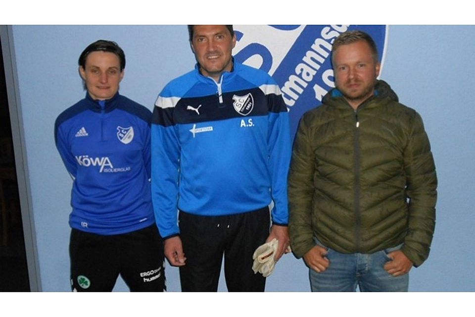 SCE-Torwarttrainerin Isabell Rokitte, Shpilev Andrej Vladislavowitsch aus Russland und SCE-Teammanager Bernd Heinisch (von links)  Foto: sho