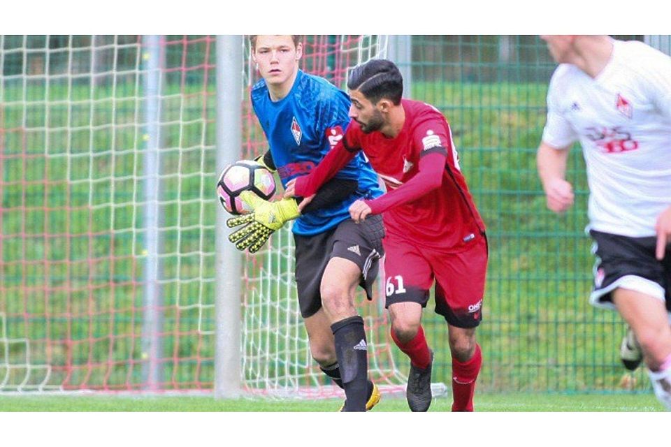 Aus dem Weg: Frankfurts Damian Schobert ist mit 17 Jahren der jüngste Keeper der Oberliga Nord. Foto: Kay Harzmann