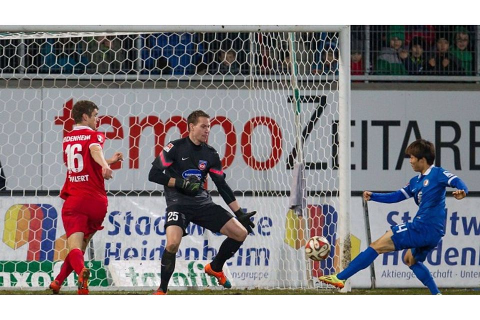 Milans neuer Torhüter Felix Körber kam auch schon in der 2. Liga zum Einsatz, wie hier im Heimspiel des 1. FC Heidenheim gegen Eintracht Braunschweig im Dezember 2014. FOTO: HEIDENHEIMER ZEITUNG/JOACHIM BOZLER