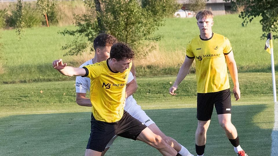 Mann des Spiels: Luis März-Vorisek (vorne) traf für den SC Weßling im ersten Durchgang dreimal und legte nach der Pause zwei weitere Tore für Marius Sturm auf.