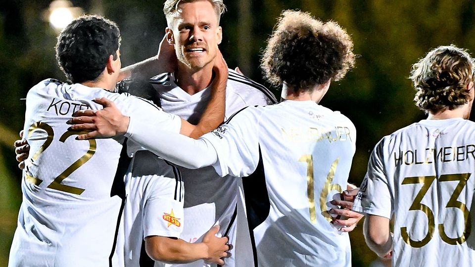 Stapf (M.) und Neubauer (erster von rechts) bleiben beim SV Pullach. Kotb (1. v. l.), Kawai (2. v. l.) und Holzmeier (r.) haben den Verein dagegen verlassen.