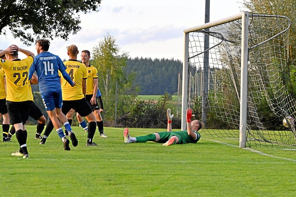 Und drin ist das Ding: Ein Eigentor in der 18. Minute bescherte dem TSV Inchenhofen bei den Sport-Freunden Bachern eine frühe Führung, die in letzter Sekunde zunichtegemacht wurde.