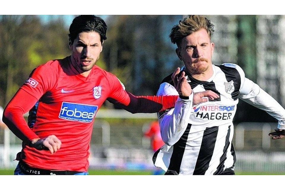 Den Ball immer im Blick hatte Vincent Geimer (rechts). -  Foto: Luhr