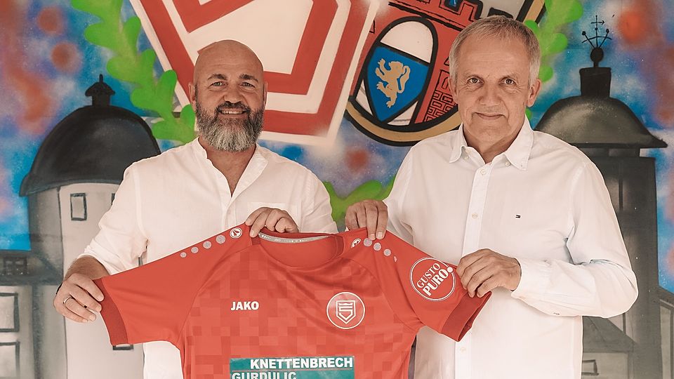 Der Sportliche Leiter Ottmar Griffel (rechts) mit Neu-Coach Thorsten Nehrbauer.