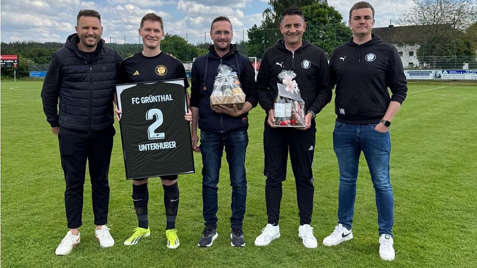 Unser Bild zeigt Abteilungsleiter Pirmin Hornig,  Vitus Unterhuber,  Florian Mittermaier, Christoph Schmid und Zweiten Abteilungsleiter Markus Wetterstetter.