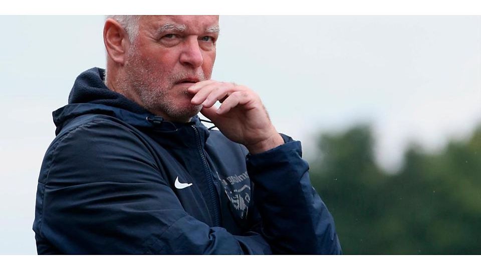 Schließt nach elf Jahren das erfolgreiche Kapitel beim FC Burgsolms: Trainer Peter Nagel. © Martin Weis
