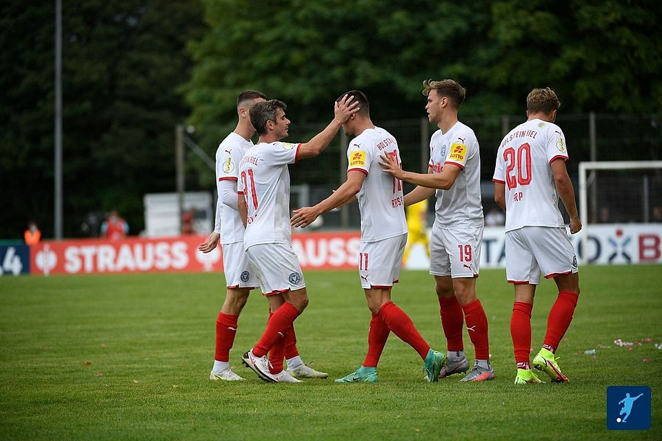 Die Profis des KSV Holstein durften in der vergangenen Spielzeit auf dem besten Untergrund der 2. Bundesliga auflaufen.