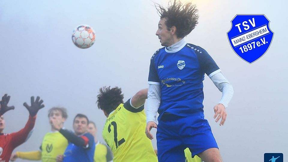 Der TSV Ebersheim (in Blau) ist auch im Duell mit der Spvgg. Essenheim auf der Höhe gewesen (Foto aus einer früheren Partie gegen den FSV Opppenheim II).