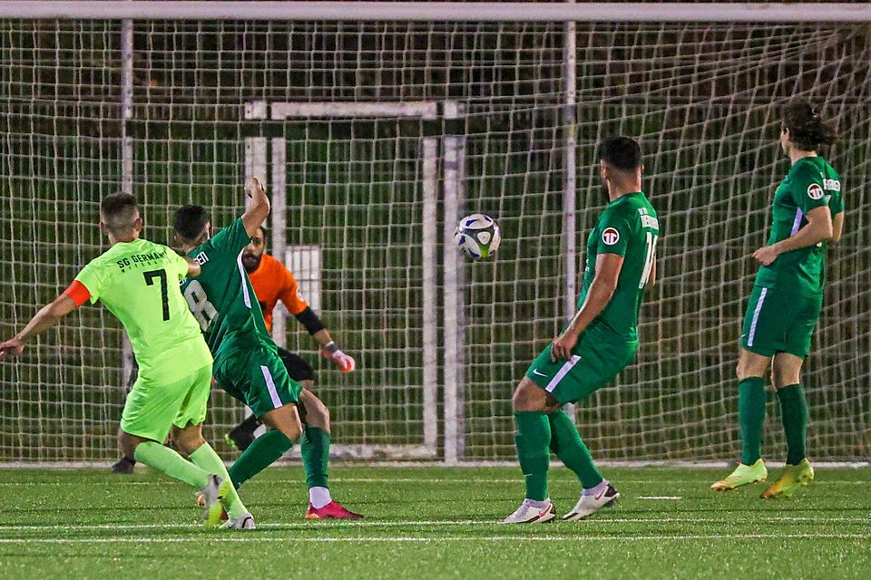 Die Vorentscheidung: Germania-Kapitän Edis Sikiric trifft zum 4:2.