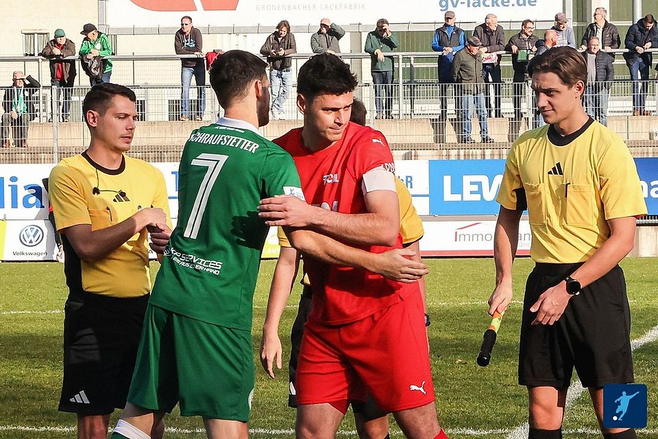 Jakob "Jacky" Gräser (rotes Trikot) ist das Sprachrohr in der Kabine. Als erfahrener Verteidiger hat er den Blick für das Mannschaftsgefüge und moderiert die internen Themen.