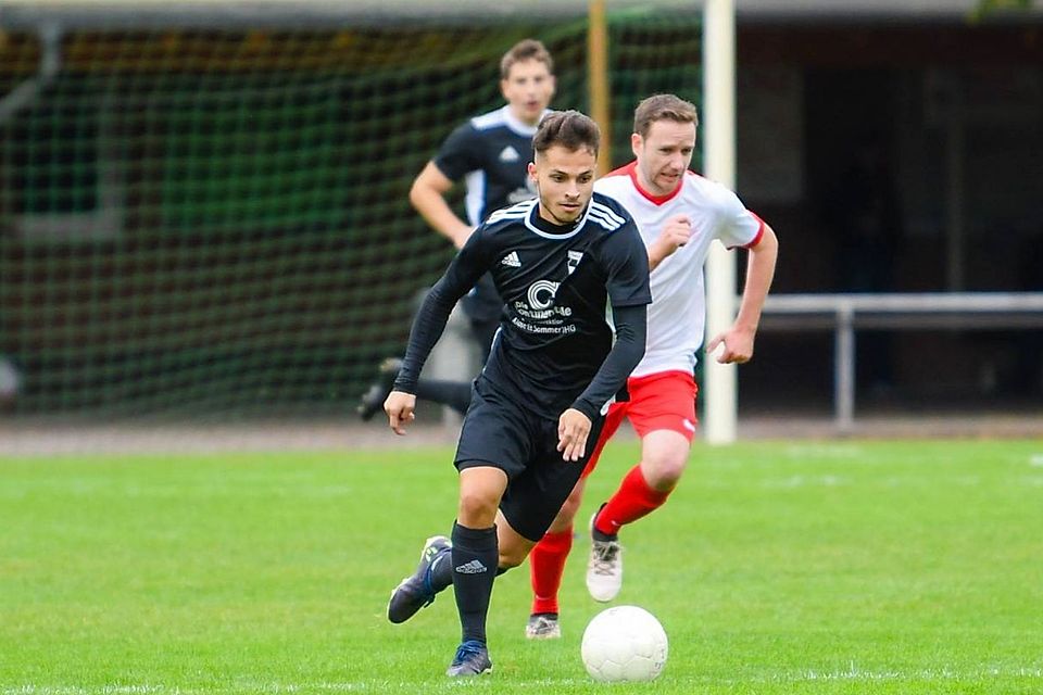 Patrick Teixeira Pereira dribbelt ab der nächsten Spielzeit für den SC Borchen.