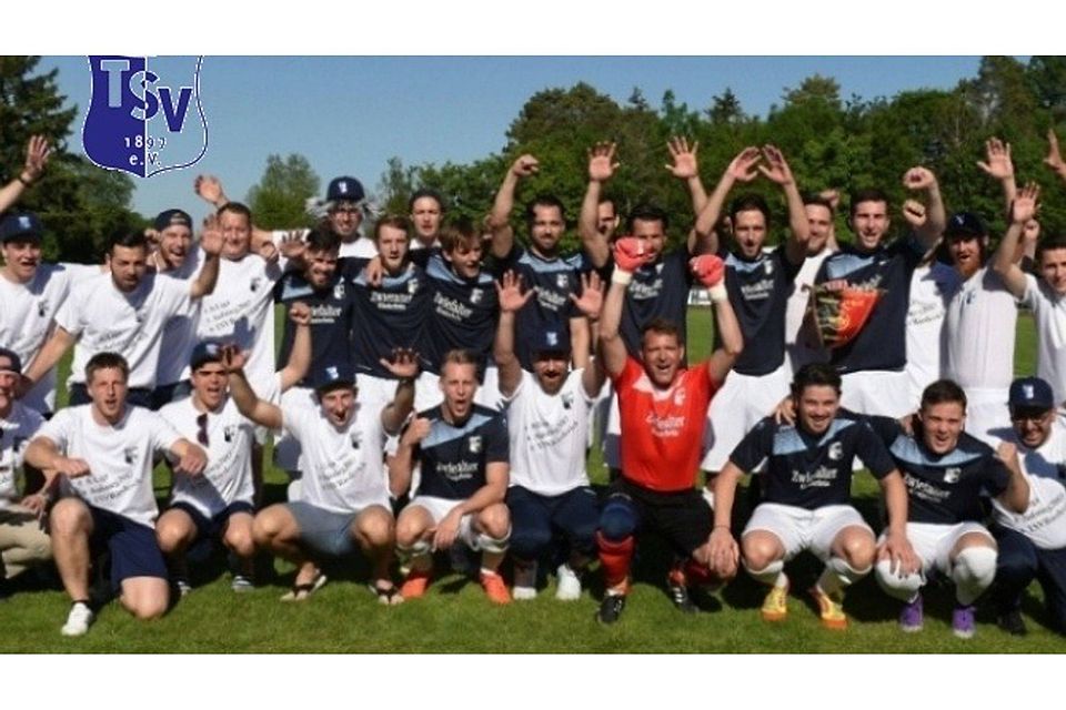Riesenjubel beim TSV Riederich nach dem Gewinn der Meisterschaft. Die Mannschaft war ohne Niederlage durch die Saison gekommen. Ziel ist nun der Klassenerhalt in der A-Liga.