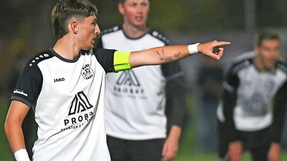 „Nach vorne geht’s!“ Kapitän Philipp Bauer weist seinen seit Wochen so erfolgreichen Teamkollegen der SG Schneifel den Weg. 