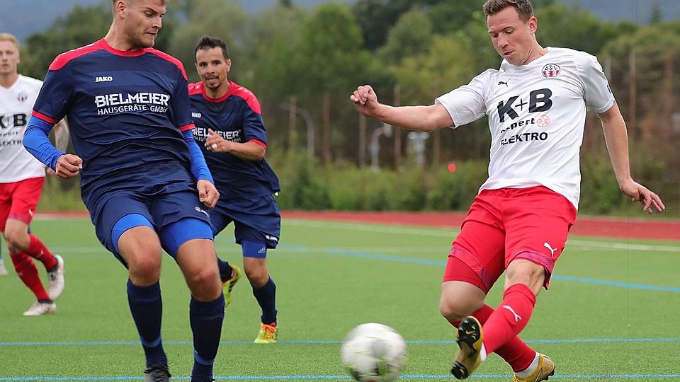 Stefan Meyer (rechts) gehört vorert bis zum Saisonende wieder dem Bayernliga-Kader des ASV Cham an.