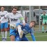 Zeigt immer noch in der Fußball-Kreisoberliga West sein Können: Patrick Meisterjahn (l.) vom RSV Büblingshausen, hier im Duell mit Silas Reeh von der SG Dietzhölztal. © Rolf Weichbold