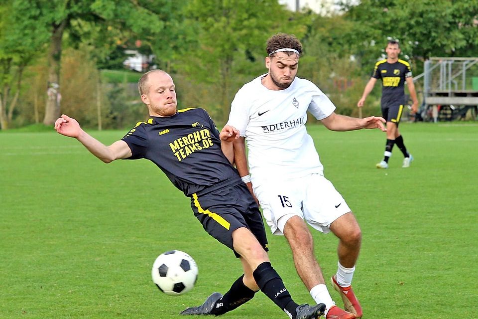 Den wichtige Treffer zum 3:0-Zwischenstand ging auf das Konto des Habachers Durim Gjocaj (re.). Die Münsinger um Luis Hirn kamen nur noch auf 2:3 heran. Den wichtige Treffer zum 3:0-Zwischenstand ging auf das Konto des Habachers Durim Gjocaj (re.). Die Münsinger um Luis Hirn kamen nur noch auf 2:3 heran.