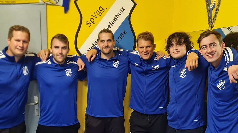 Sebastian Schwimmbeck, Markus Biederer, Co-Trainer Christian Weiß, Trainer Dirk Steger, Noah Nikolaiciuc und Stefan Wink (von links). 