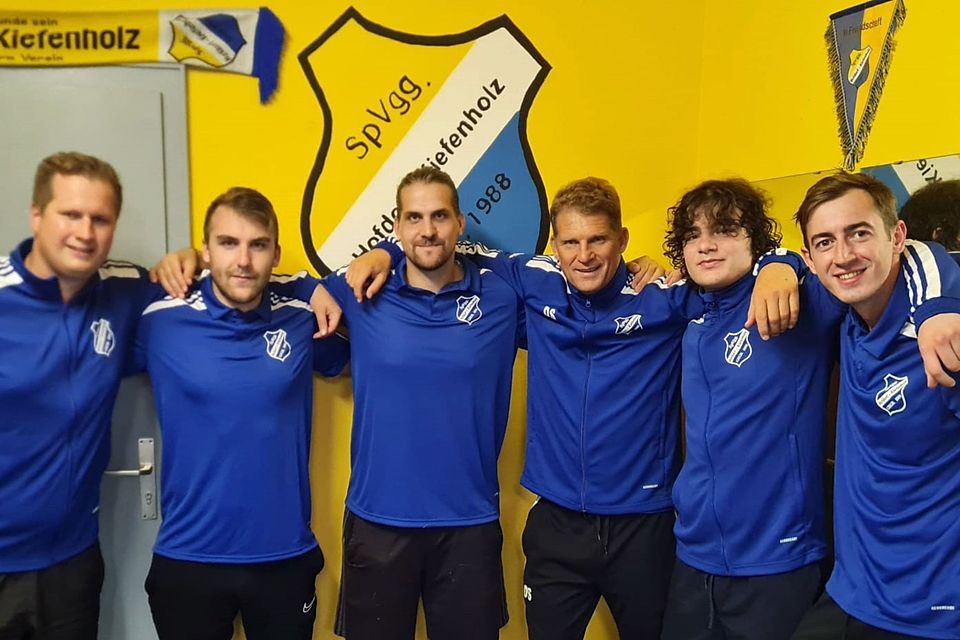 Sebastian Schwimmbeck, Markus Biederer, Co-Trainer Christian Weiß, Trainer Dirk Steger, Noah Nikolaiciuc und Stefan Wink (von links). 