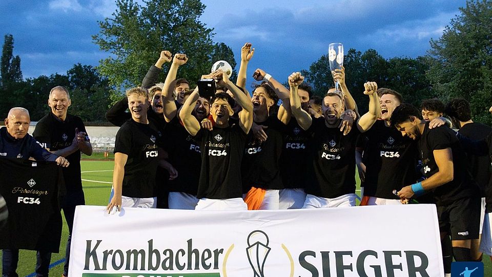 Erneut Wiesbadener Pokalsieger und Hessenpokal-Teilnehmer: Das Team des FC Bierstadt schwebt auf Wolke sieben.	 