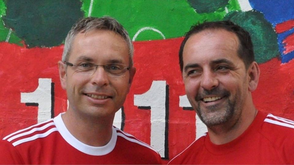 Fußballabteilungsleiter Rüdiger Nowak hieß Trainer Predrag Sarac (re.) willkommen. Foto: Verein