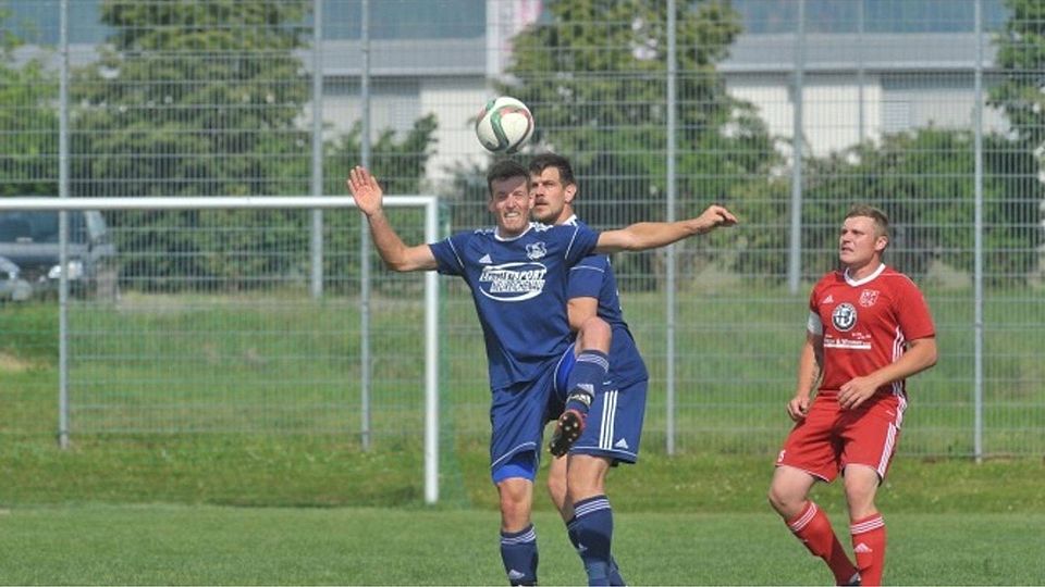 Felix Schauberger (im Vordergrund) soll die Defensivabteilung des TSV Waldkirchen verstärken F: Geisler