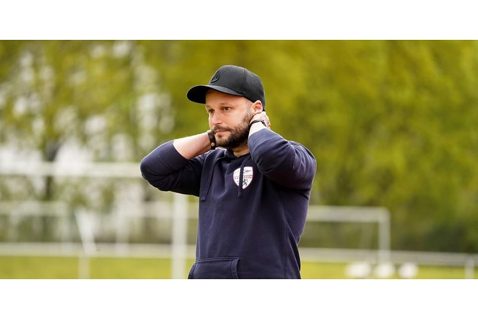 Auch wenn es hier nicht so aussieht: Trainer Dennis Peter kann mit den Frauen des FSV Hessen Wetzlar bisher zufrieden sein. © Isabel Althof