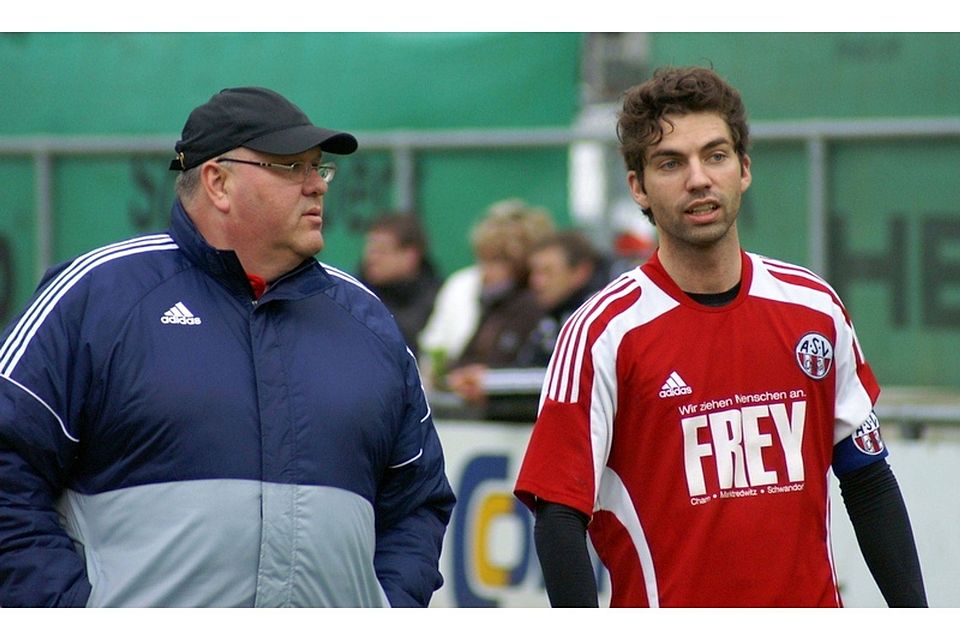 Kapitän Christoph (rechts) und Cheftrainer Fuhrmann (links) wollen am Samstag wieder ein Erfolgserlebnis feiern.  Foto: Eberhard Viehauser