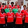 Die Neuzugänge des Bahlinger SC mit dem Trainerteam um Chefcoach Marco Schneider (hinten rechts). 