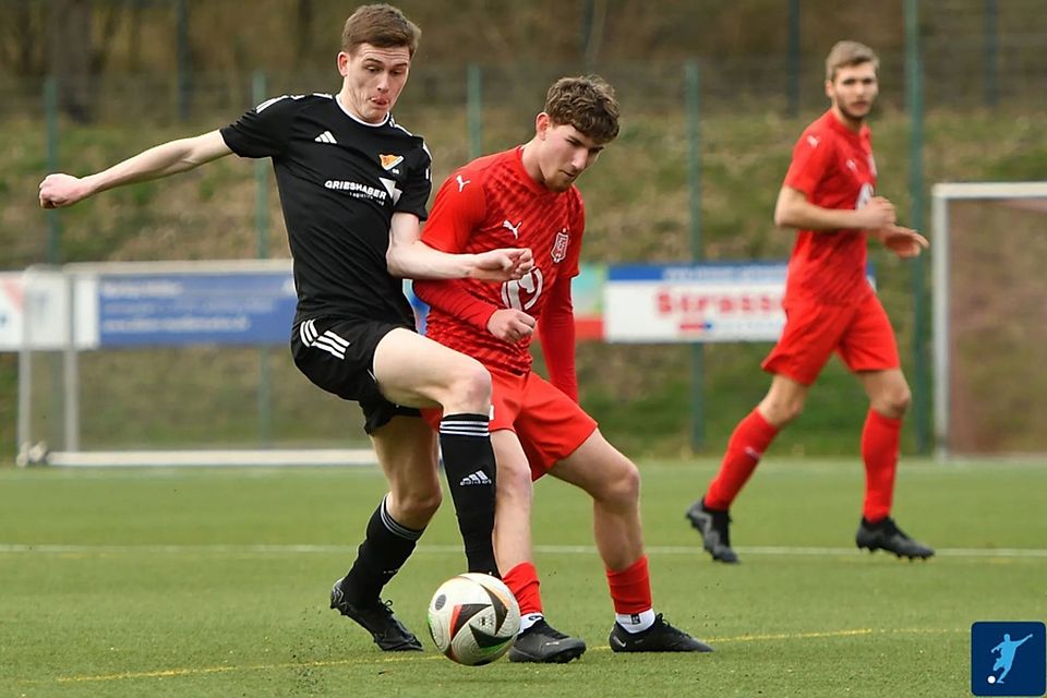 „Zweikampfmonster“ und „bodenständig“: Simon Hilpert (links) spielte auch im Nachwuchs des SC Freiburg.  | Foto: Jürgen Rudigier