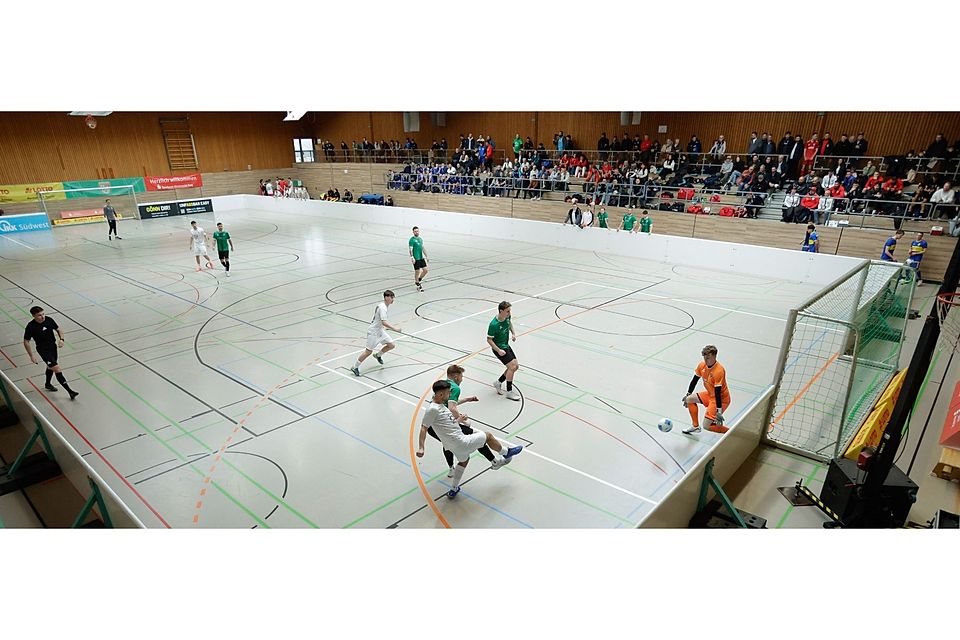 Die Sporthalle am Schulzentrum in Höhr-Grenzhausen war Schauplatz des ersten Hallenmasters des Fußballverbandes Rheinland