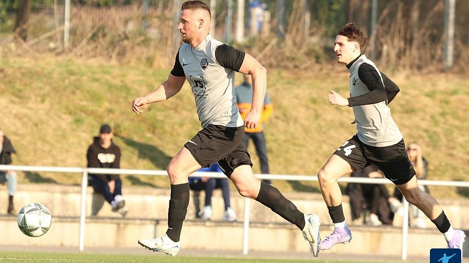 Der SV Rot-Weiß Hadamar feierte gegen den FC Germania Okriftel einen klaren 11:2-Sieg.