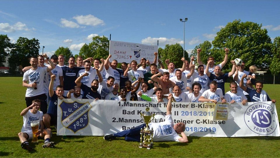 Meisterlich: Die SG Pfaffen-Schwabenheim/Bosenheim feiert den Titel in der Fußball-B-Klasse und den Aufstieg in die A-Klasse.	Foto: Heidi Sturm