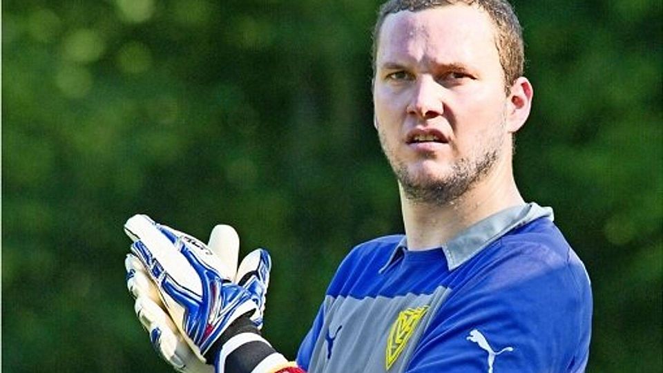 Der Echterdinger Keeper Valentin Haug wurde beim gegnerischen 1:1 unliebsam überrascht. Tom Bloch