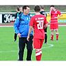 Michael Offenhaus im Gespräch mit einem Spieler. © FC Eisenach
