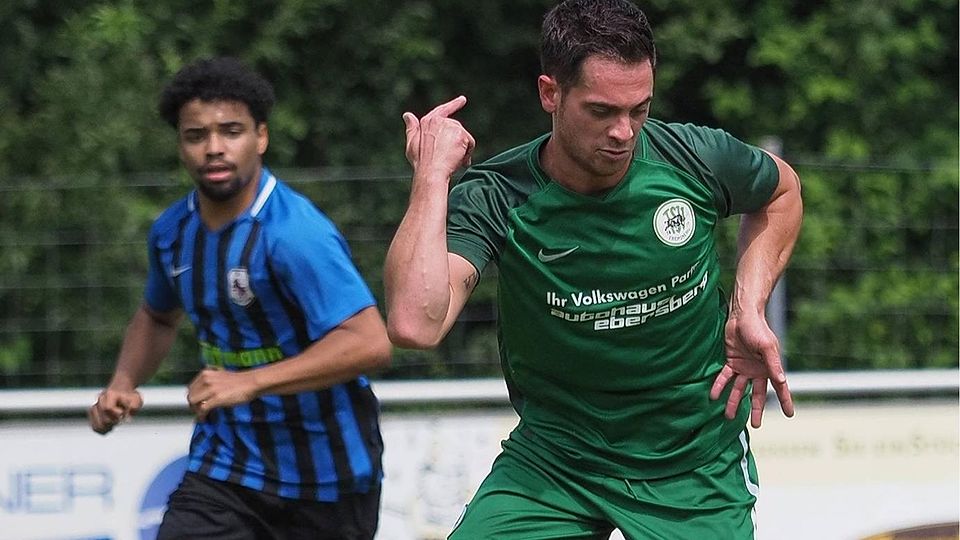 Tanz mit dem Ball: Ebersbergs Manuel Markio.