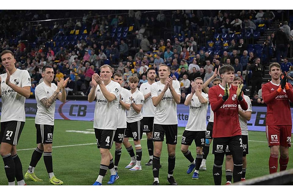 Die Spieler des Heider SV bedanken sich beim LOTTO MASTERS 2025 für die tolle Unterstützung der Fans