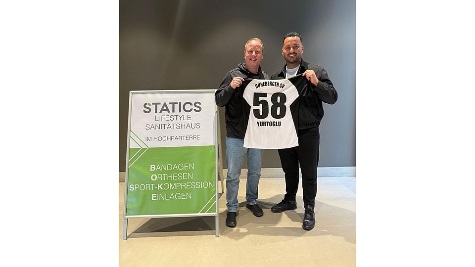Düneberg-Trainer Stefan Gehrke (li.) und Neuzugang Dursun Yurtoglu.