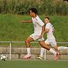 Bierstadts Wirbelwind Roan Heller (mitte), als Paradebeispiel für die rasante Entwicklung junger Spieler beim FC Bierstadt. Nun stehen Bierstadts junge Mannschaft im Hessenpokal dem FC Eddersheim gegenüber.  