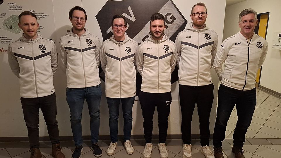 Im Bild von links nach rechts: Manuel Heinrich und Tobias Necker (Sportliche Leitung), Stefan Briegert, Franz Saller, Stefan Schwarz, Christian Rengstl (Abteilungsleiter)