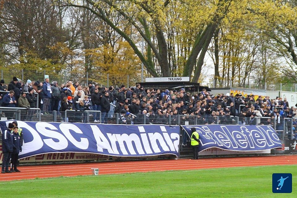 In den ersten Runden wäre Bielefeld beinahe sensationell ausgeschieden, als die Arminia beim Bezirksligisten TuS Lipperreihe ins Elferschießen musste bzw. beim Westfalenligisten SC Peckeloh nur ein Last-Minute-Sieg gelang.