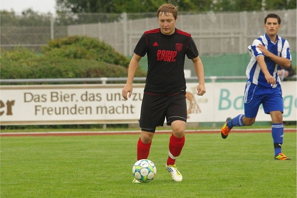 F: Markus Schmautz Thomas Schulze und sein SV Obertraubling kommen wieder in Fahrt. Mit 2:0 setzte sich der SV im Derby gegen den FC Thalmassing durch