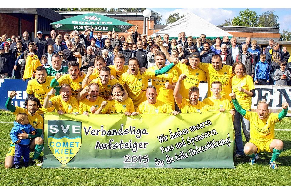 Meisterjubel: Der bereits zuvor als Meister feststehende SVE Comet Kiel feierte zum Abschluss der Saison einen 5:2-Sieg gegen den TSV Kronshagen II  und noch einmal den Aufstieg.