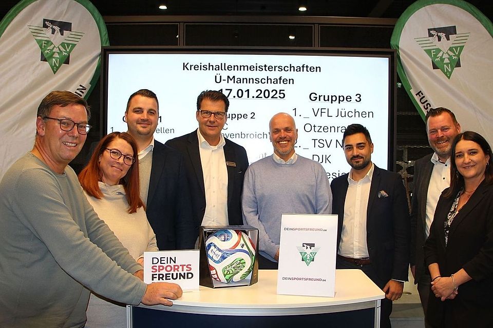 Daniela Dohmen (2. von links) bei der Ausloung zur Hallenkreismeisterschaft.