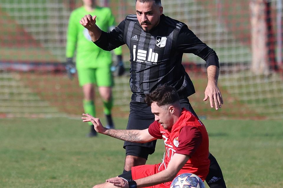 Er besorgte das wichtige 1:0: Mehmet Ayvaz (stehend) traf per Schlenzer.