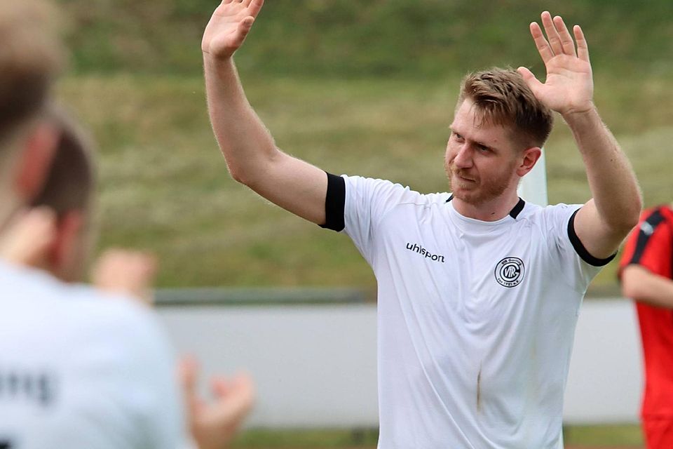 Ein letzter Gruß: VfR-Kapitän Mike Niebauer verabschiedet sich aus der ersten Mannschaft.