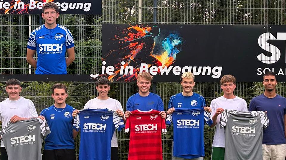 Die "Neuen" in den Aktiven-Mannschaften der SpVgg. Gundelfingen/Wildtal: Simon Vogt, Tino Werz, Nino Rudic, Tim Sterz, Paul Pschichholz, Tobias Fähndrich und Arda Tastan (von links nach rechts) sowie Leonhard Bobenhausen (eingeklinkt).